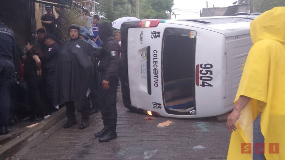 VUELCA colectivo por lluvias; deja 12 lesionados Susana Solis Informa