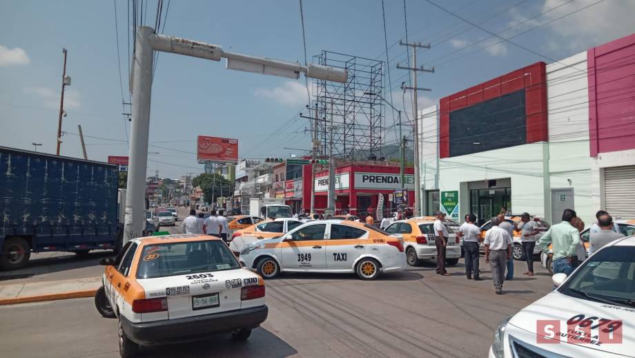 PROTESTAN taxistas contra Uber y Didi - Susana Solis Informa