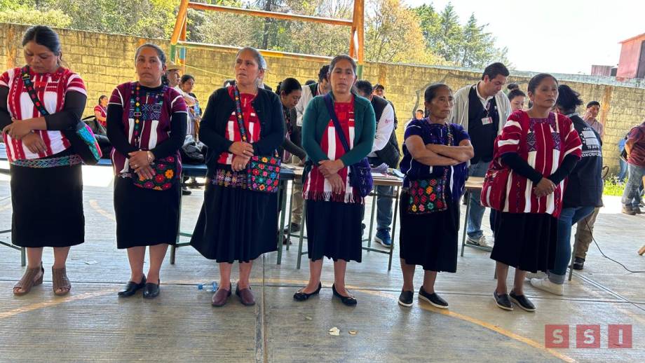 ELIGEN habitantes de Oxchuc a la Síndica Municipal y regidores Susana Solis Informa