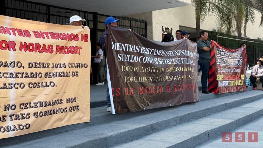 Maestros interinos protestan por falta de pago de 10 años de trabajo - Susana Solis Informa