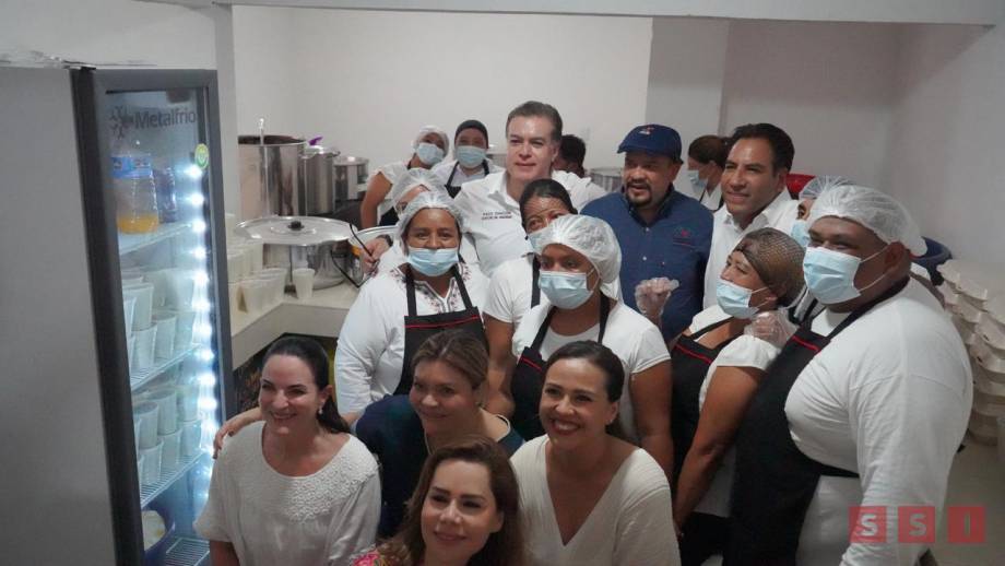 Solidaridad que alimenta: madrugan para atender a 500 personas en Comedor del Humanismo en “La Democrática” en Tuxtla Susana Solis Informa