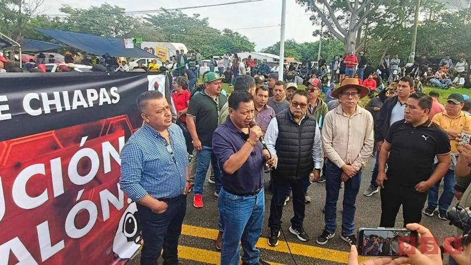 CNTE toma Aeropuerto “Ángel Albino Corzo”; en pliego de peticiones de carácter estatal hay avances - Susana Solis Informa