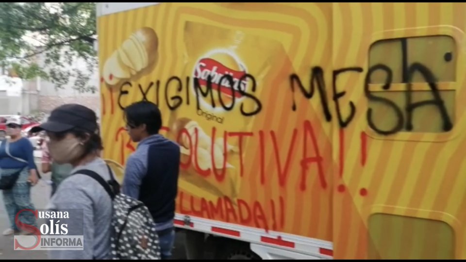 ESTUDIANTES retienen a trabajadores de la secretaría de Educación - Susana Solis Informa