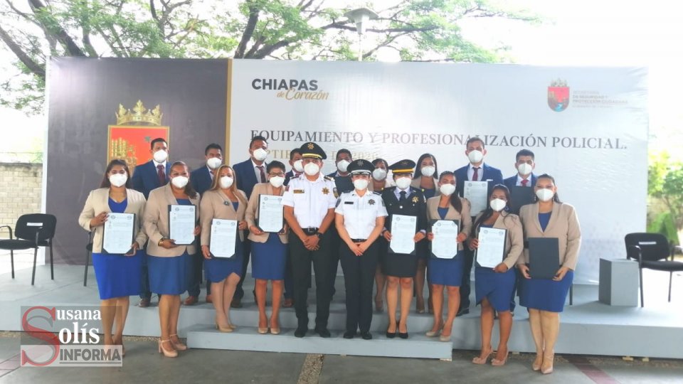 Al presidir graduación de egresado de la Licenciatura en Derecho la titular de la SSyPC dio este anuncio